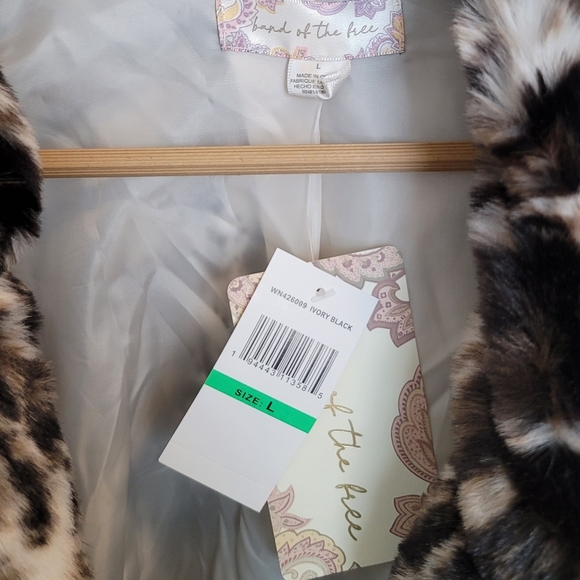 🆕️ B.O.G Band of the Free Wildcat Crop Faux Fur Jacket in Ivory Black - Picture 5 of 10